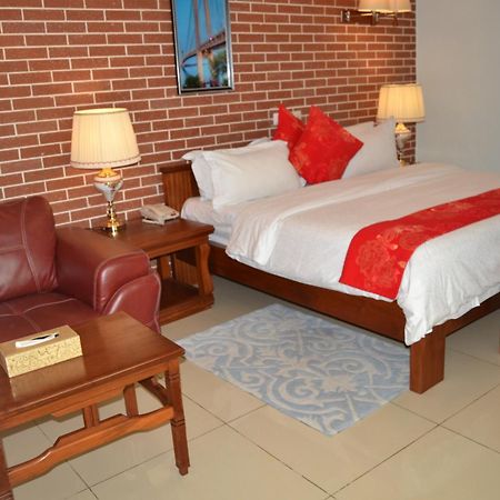 Grand Hotel Aeroport, Douala Ngoại thất bức ảnh