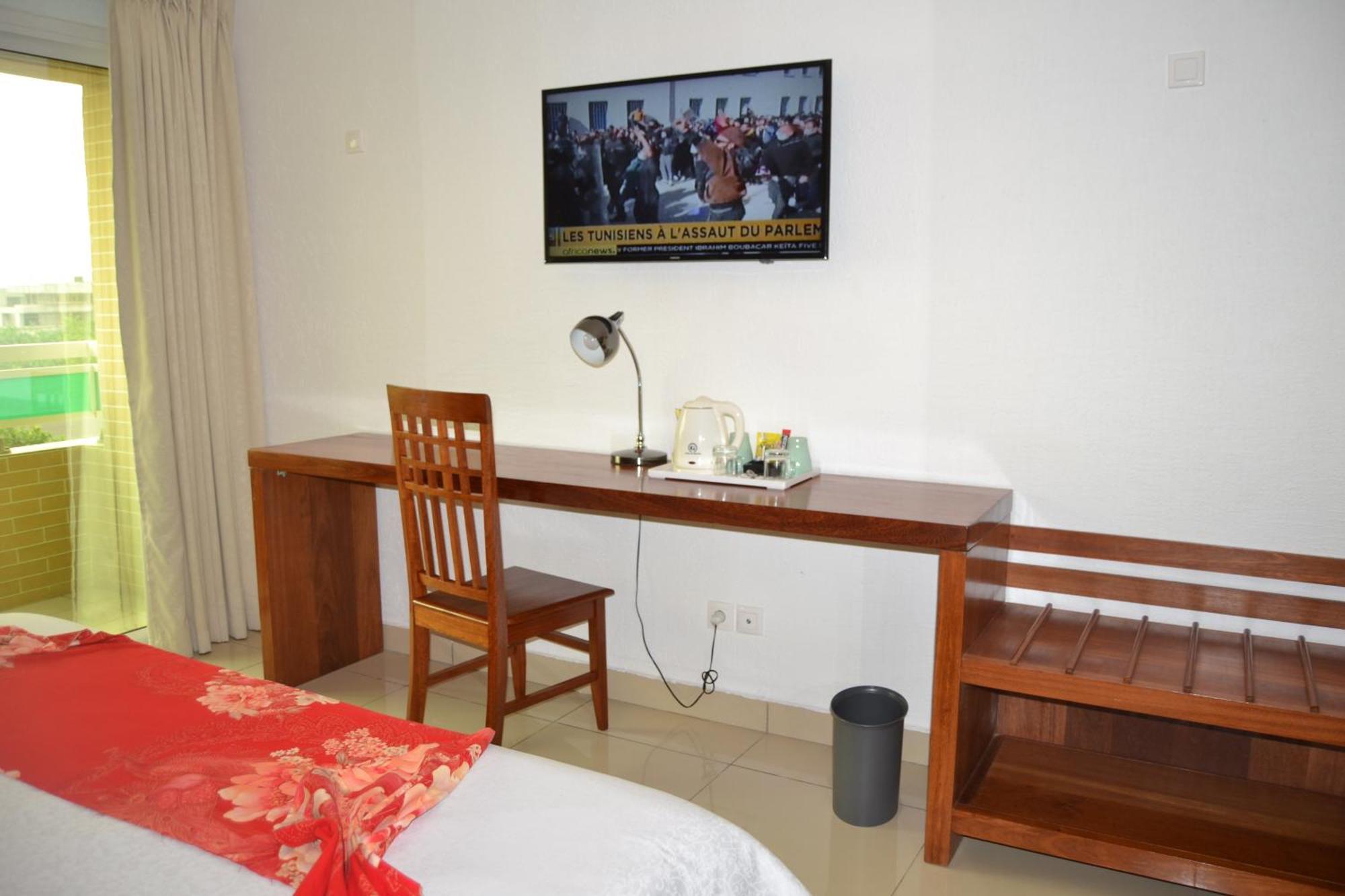 Grand Hotel Aeroport, Douala Ngoại thất bức ảnh