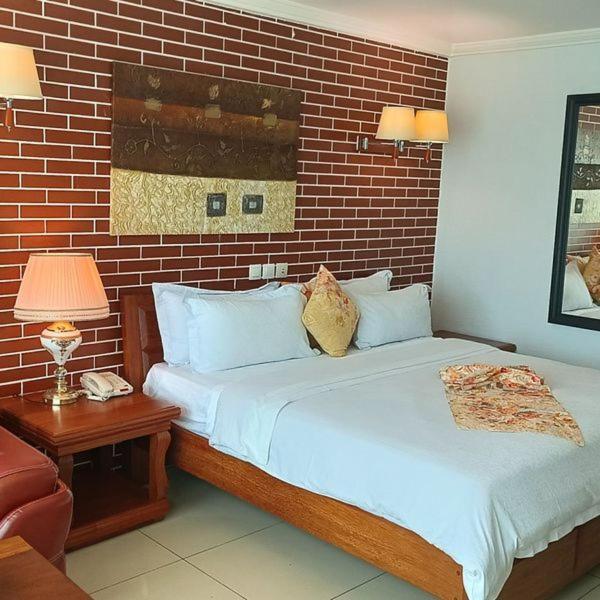 Grand Hotel Aeroport, Douala Ngoại thất bức ảnh