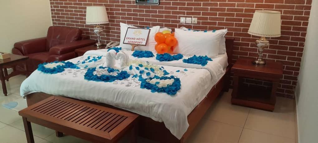 Grand Hotel Aeroport, Douala Ngoại thất bức ảnh
