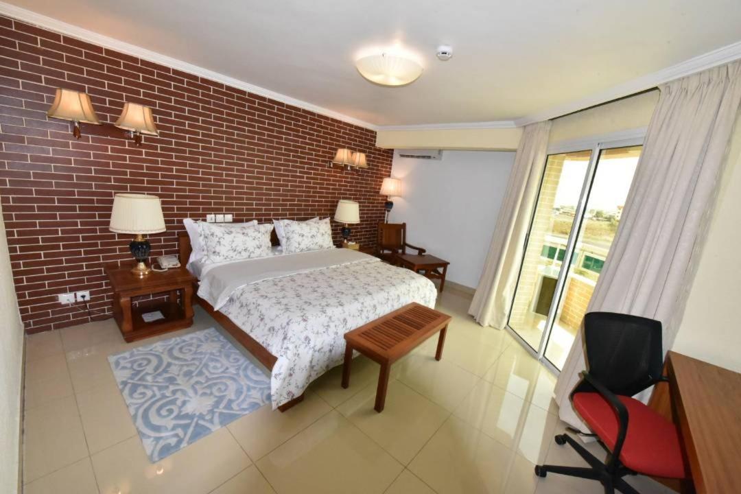 Grand Hotel Aeroport, Douala Ngoại thất bức ảnh