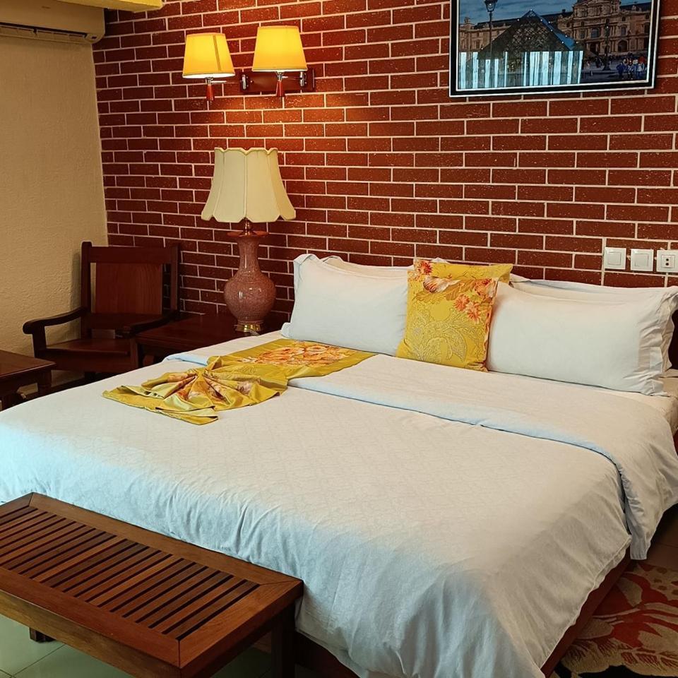 Grand Hotel Aeroport, Douala Ngoại thất bức ảnh