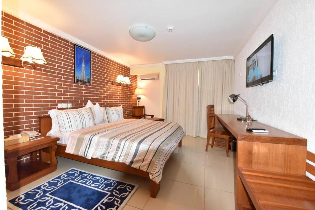 Grand Hotel Aeroport, Douala Ngoại thất bức ảnh