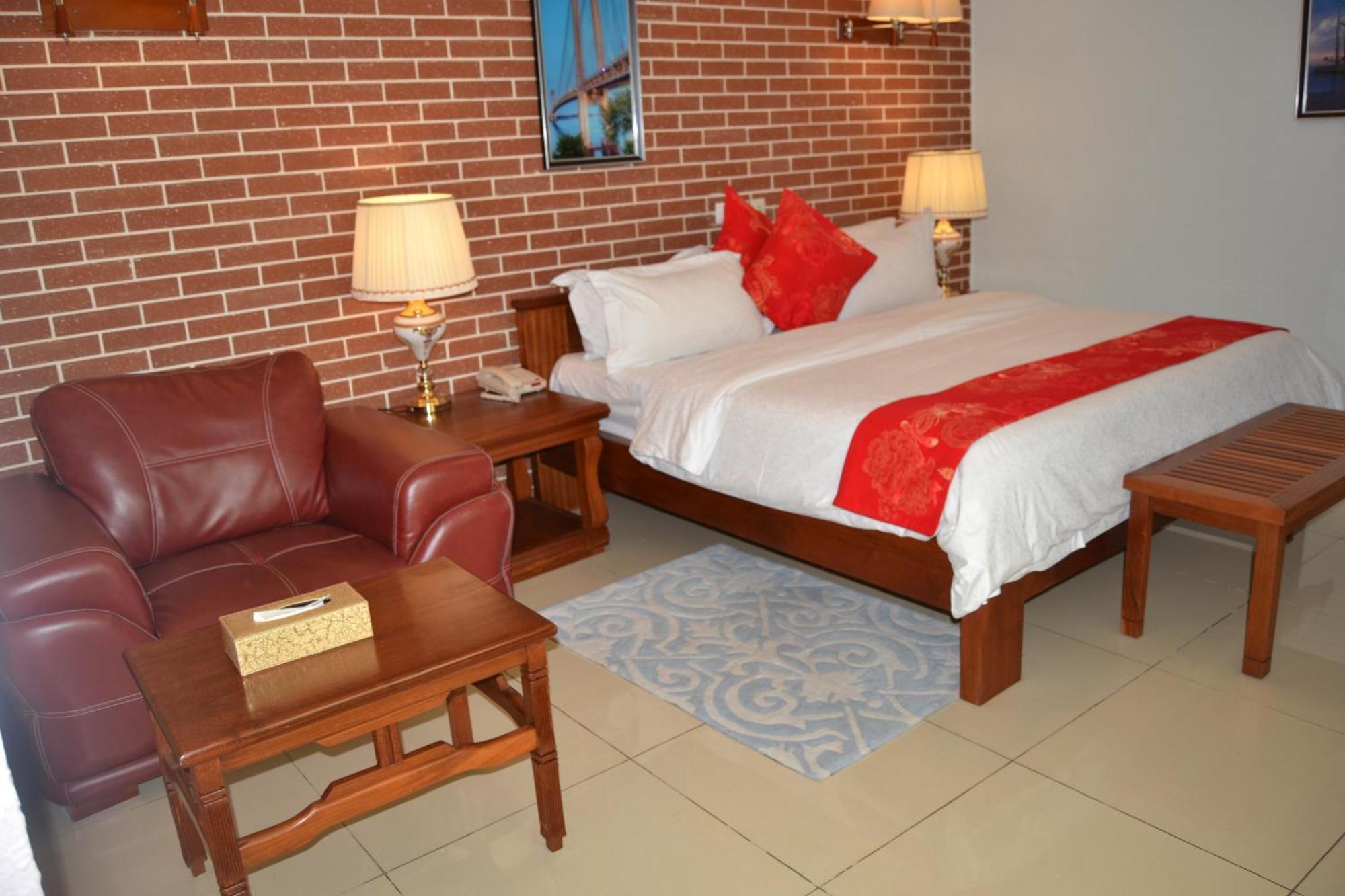 Grand Hotel Aeroport, Douala Ngoại thất bức ảnh